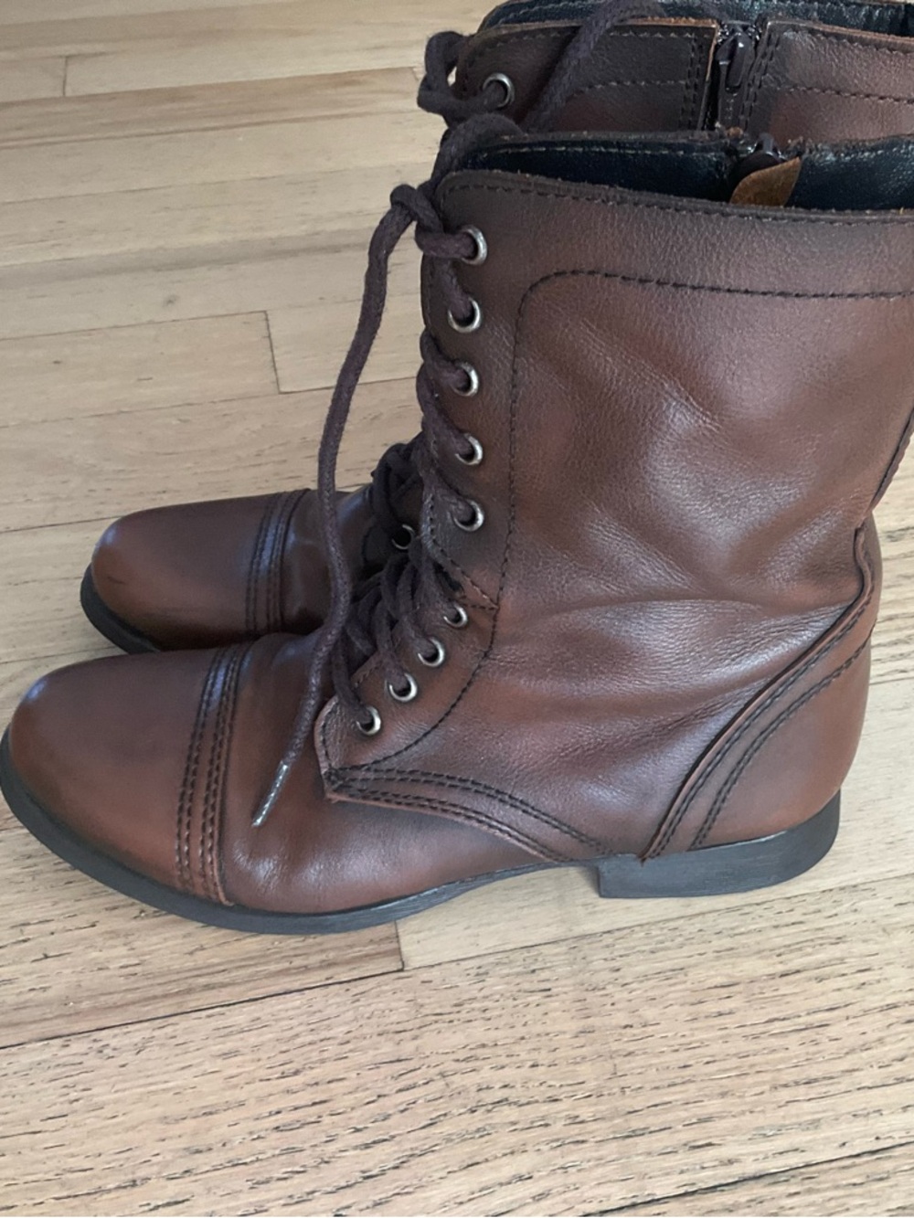 Steve Madden Lace up Boots EUC